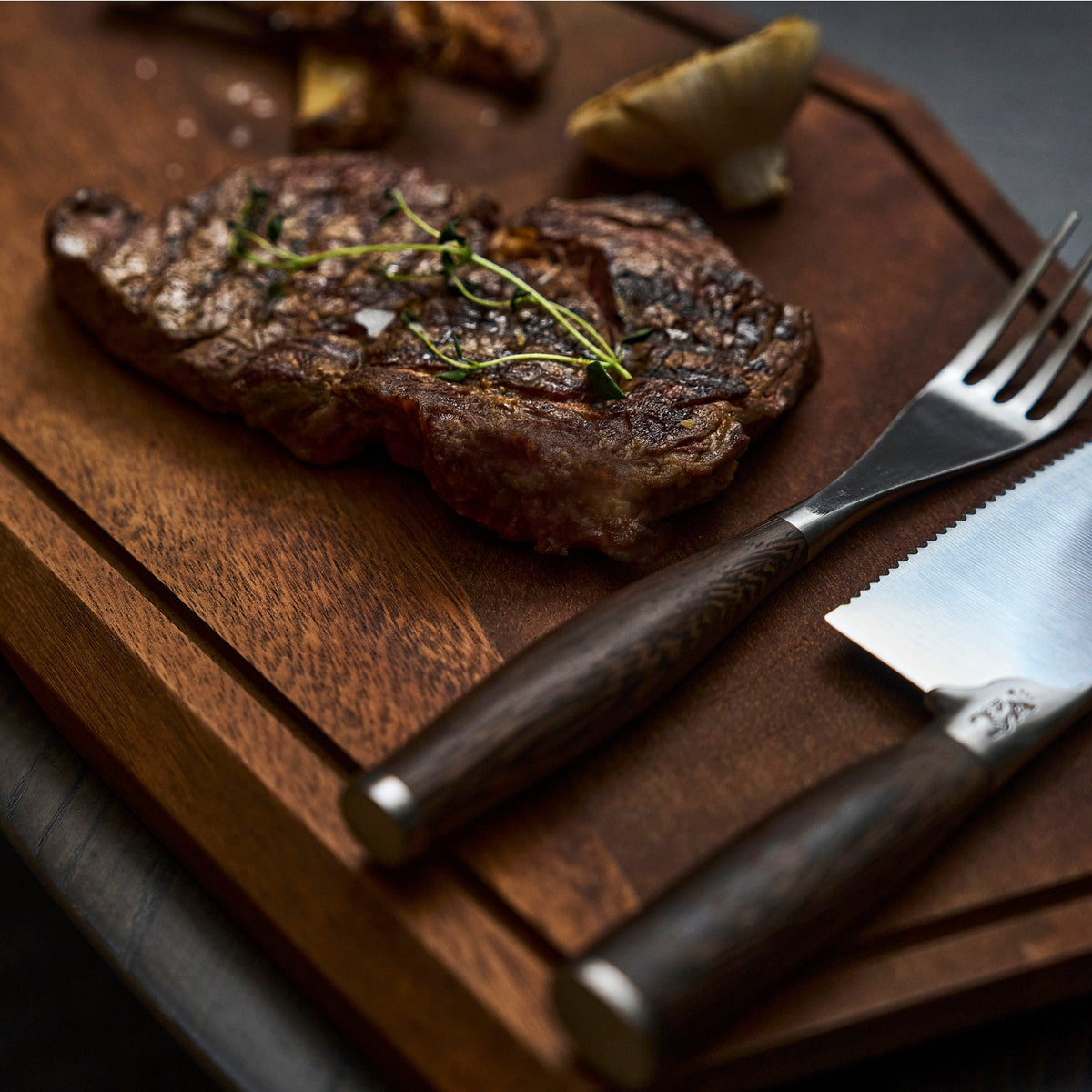 Das Mancave Wild Beast Steak-Set + Chef's Chopper-Messer