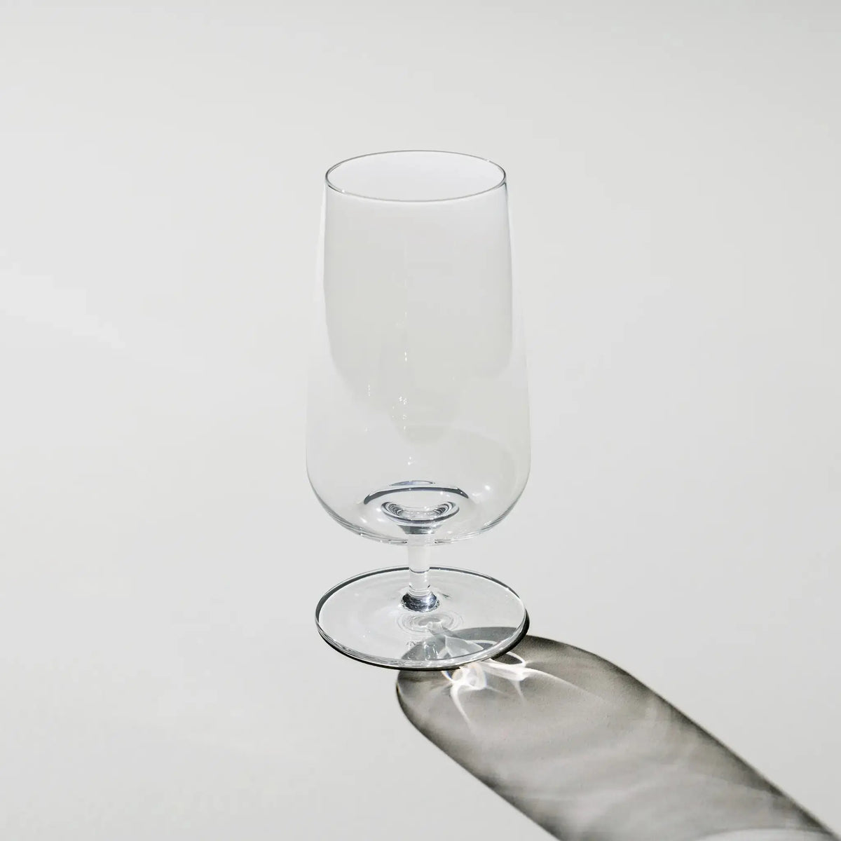 Sæt med  Brewer’s Beer Glass – høje, slanke ølglas med fod, designet til pilsner og lager, fremhæver smag og bevarer kulsyre.