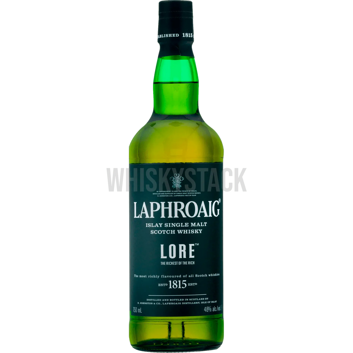 Flaske af Laphroaig Lore Single Malt Whisky med karakteristisk mørk etiket, fremvist foran en baggrund, der afspejler Islay's robuste kystlandskab, illustrerer whiskyens rige og røgede arv.